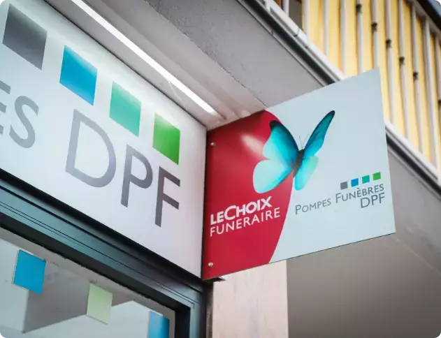 Membres de la <span style ="color: rgb(198, 12, 70)">première coopérative</span> funéraire de France